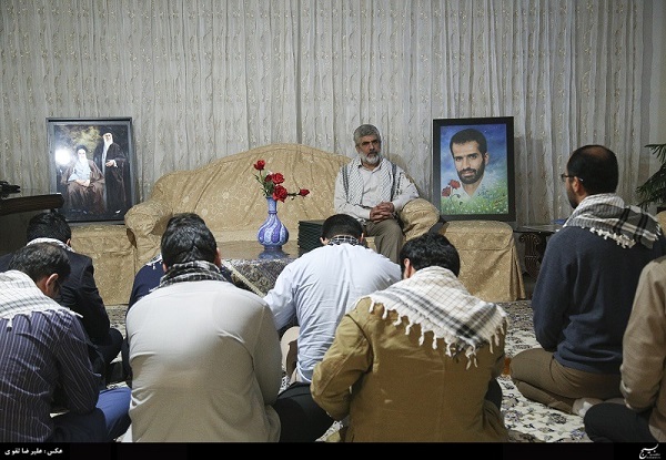 پدر شهید احمدی‌روشن: یک شهید دادیم؛ میلیون‌ها مصطفی گرفتیم/با ترور، ملت عقب نمی‌‌رود/بسیج و سپاه کشور را از تلاطم نجات داد