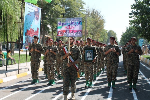 رژه نیروهای مسلح شهرستان البرز به مناسبت دفاع مقدس