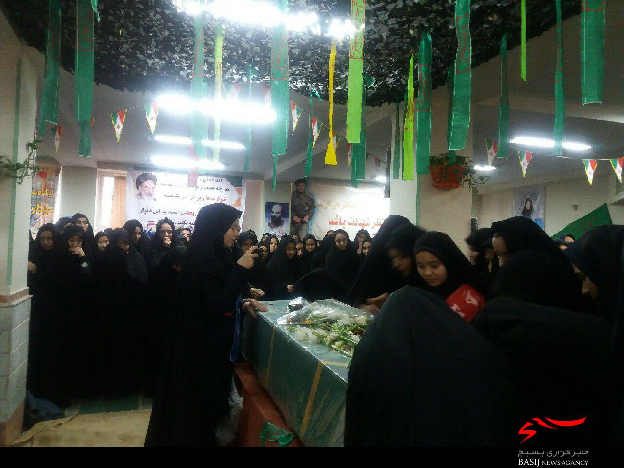 یادواره شهداء مدافع حرم در دبیرستان شهید برقعی قم