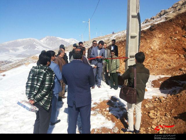 برق رسانی به جاده تپه شهدای بیرانشهر+تصاویر