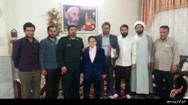 فرمانده حوزه 3 بسیج قم با خانواده شهیدان محمودنژاد دیدار کرد