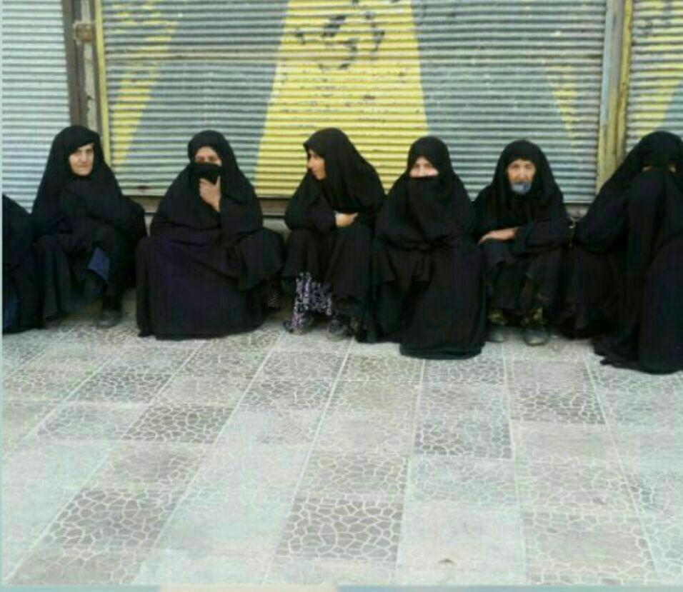 زنان کارگر دلفان در انتظار تدبیر مسئولانی که خوابند+تصاویر