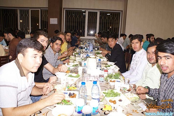 برگزاری ضیافت افطاری ویژه دانشجویان دانشگاه بین المللی