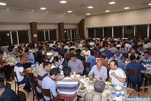 برگزاری ضیافت افطاری ویژه دانشجویان دانشگاه بین المللی