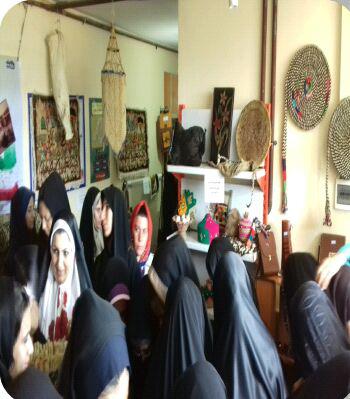 برپایی نمایشگاه صنایع دستی و اقتصادمقاومتی خواهران بسیجی در دوره چگنی+تصاویر