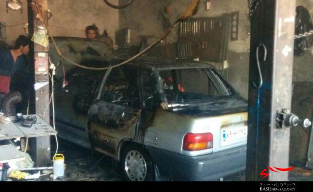 آتش گرفتن خودروی پراید در تعمیرگاهی در دلفان+تصویر