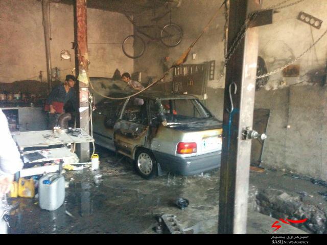آتش گرفتن خودروی پراید در تعمیرگاهی در دلفان+تصویر