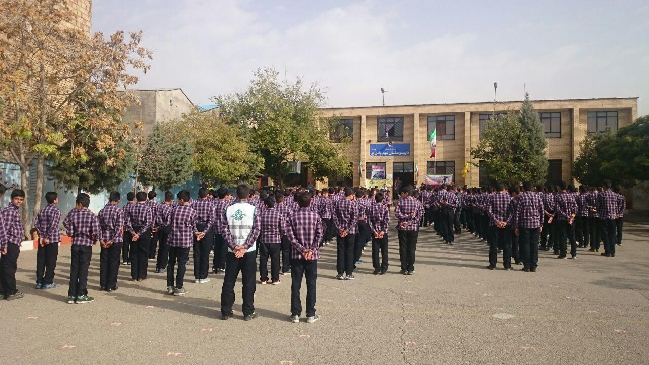 زنگ استکبار ستیزی در دبیرستان شهید وادیپور نواخته شد