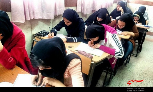 آزمون آیه های تمدن در مدرسه راهنمایی نرگس برگزار شد