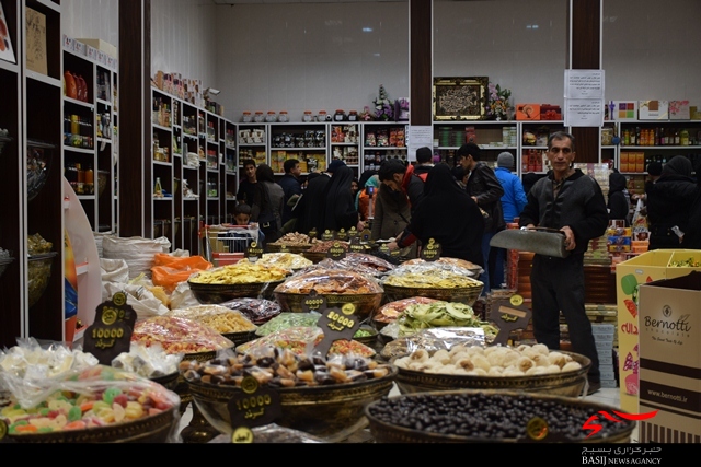 بازار گرمِ شب سرد یلدا در خرم آباد+تصاویر