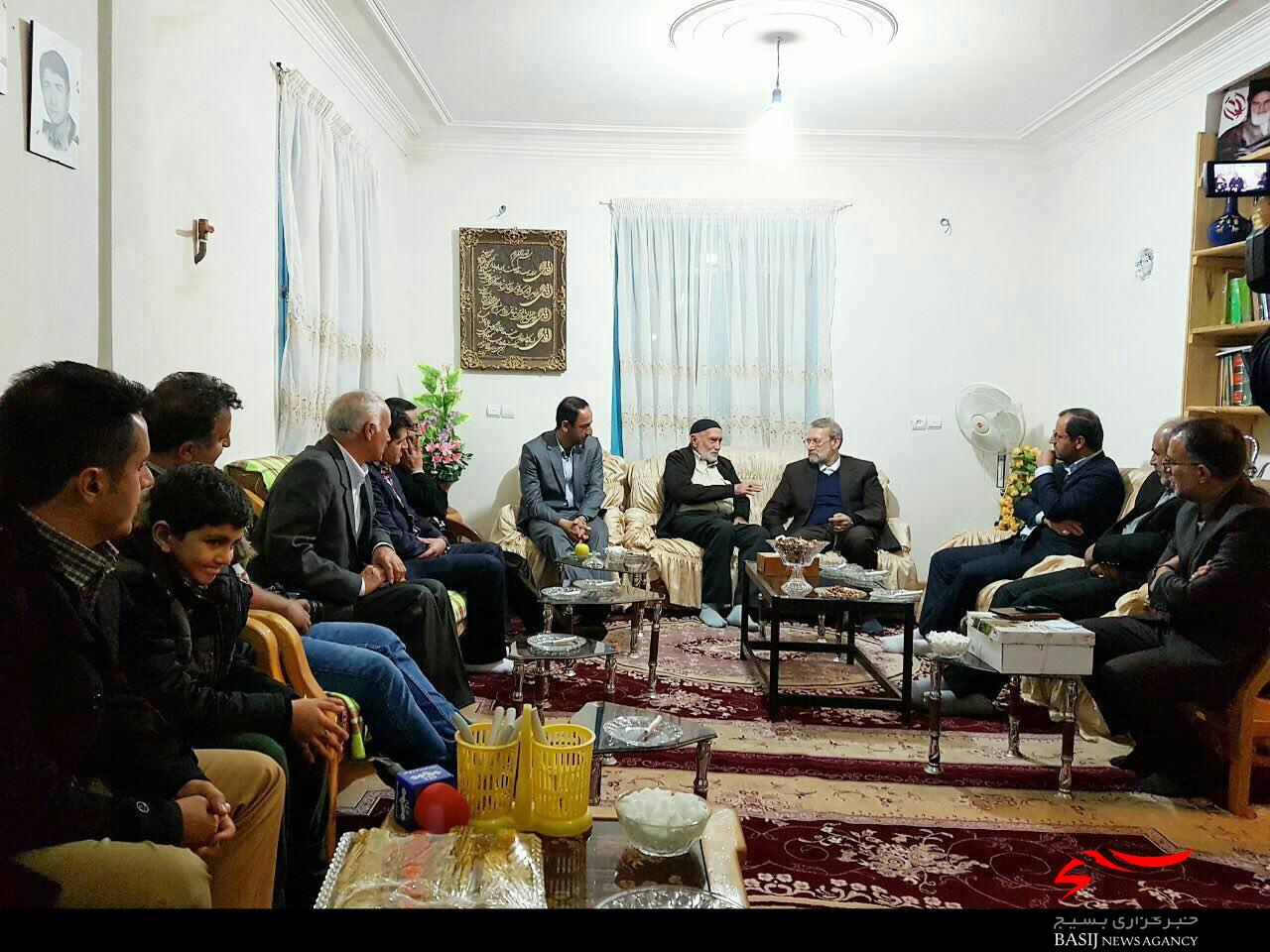 دیدار رئیس مجلس شورای اسلامی با پدر شهیدان کرمیار