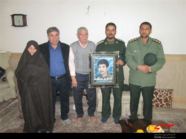 دیدار فرمانده حوزه شهید رجایی قم با خانواده‌های ۵ شهید و جانباز دفاع مقدس+تصاور