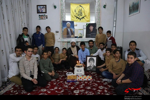مراسم جشن تولد ۲۶ سالگی شهید مدافع حرم «حسین فیاض» + تصاویر