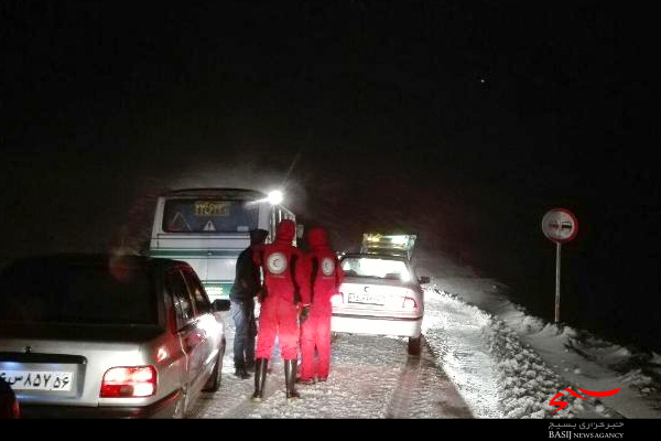 امدادرسانی به 450 نفر گرفتار شده در برف و کولاک