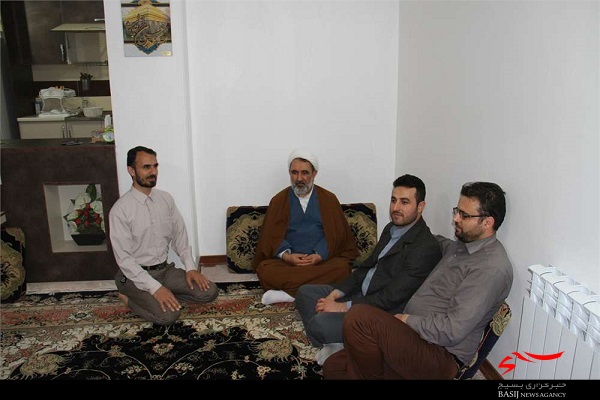 تصاویر/ دیدار مسئول نمایندگی ناحیه بسیج امام حسن مجتبی(ع) با خانواده کارکنان