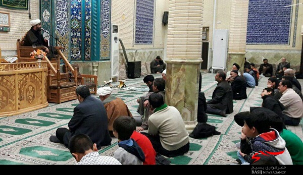 وداع نوجوانان بسیجی مسجد امام سجاد(ع) قم با پیکر شهید گمنام+تصاویر