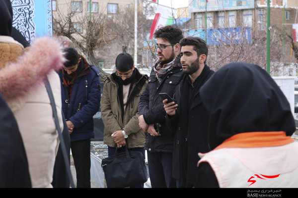 دیدار جمعی از دانشجویان دانشگاه محقق با خانواده شهید مدافع حرم هاشم دهقانی نیا