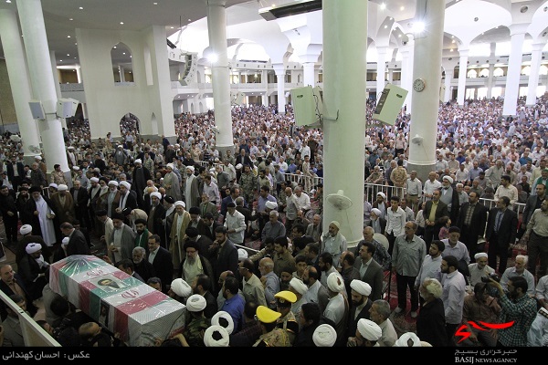 پیکر شهید حادثه تروریستی تهران در قم تشییع شد