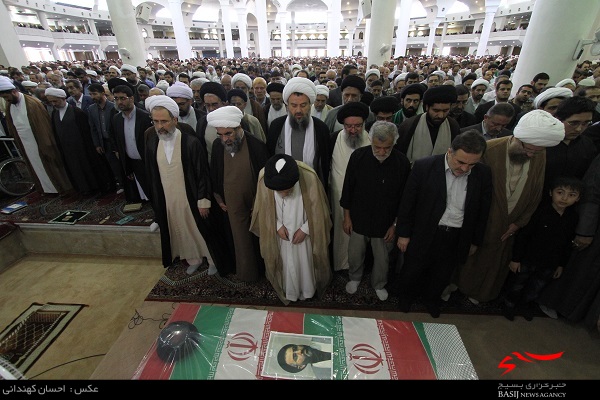 پیکر شهید حادثه تروریستی تهران در قم تشییع شد