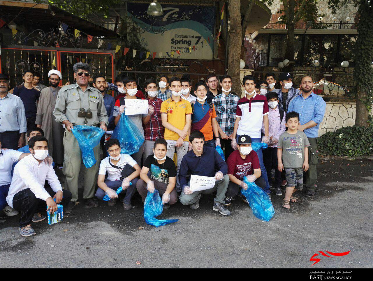 جمع آوری زباله های رها شده در منطقه گردشگری هفت چشمه