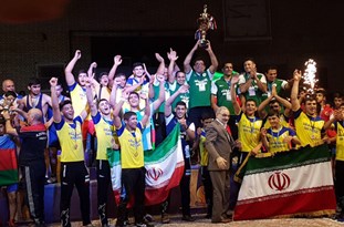 اهدای کاپ قهرمانی جام بین‌المللی یادگار امام (ره) به تیم ایران / پیشکسوتان کشتی قم تجلیل شدند