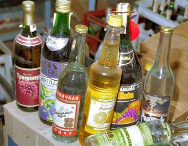 کشف ۴۰۰ لیتر مشروبات الکلی از یک منزل مسکونی در نظرآباد
