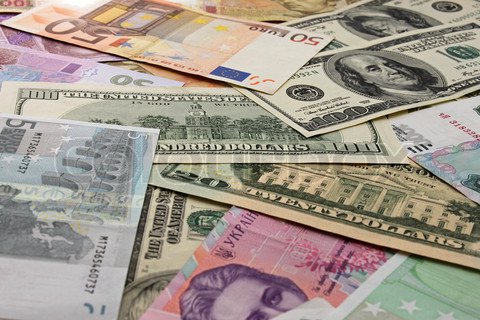 باید دلار و یورو از چرخه اقتصادی ایران حذف شود