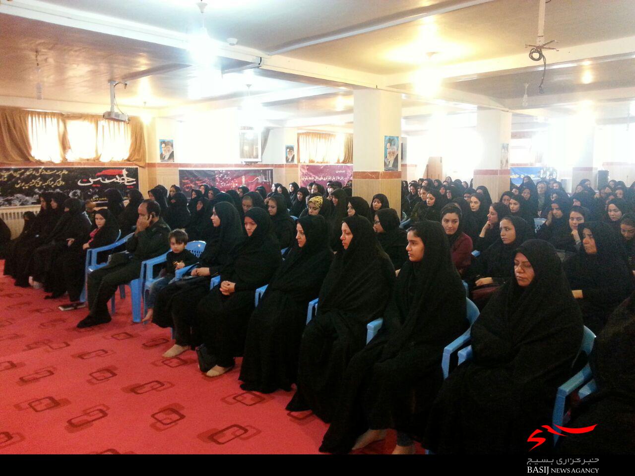 همایش نقش زنان در دفاع مقدس در پارس آباد برگزار شد