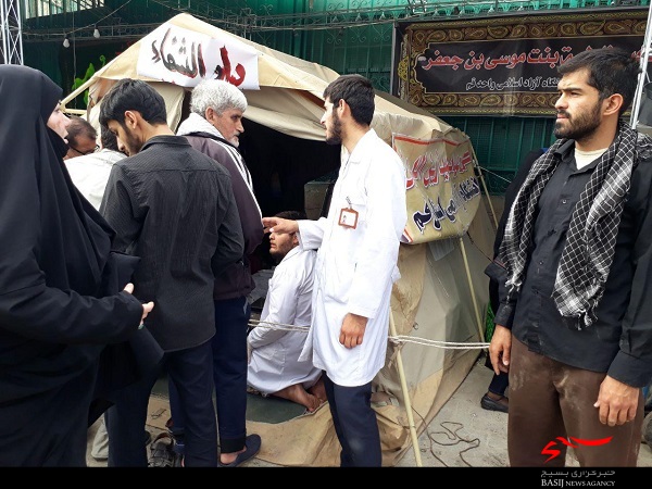 فعالیت موکب «گروه جهادی» دانشگاه آزاد اسلامی قم در شهر کاظمین