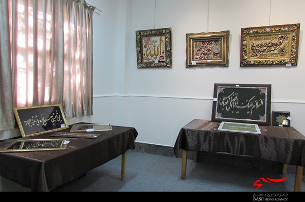 نمایشگاه هنری مددجویان کمیته امداد در تبریز در حال برگزاری است