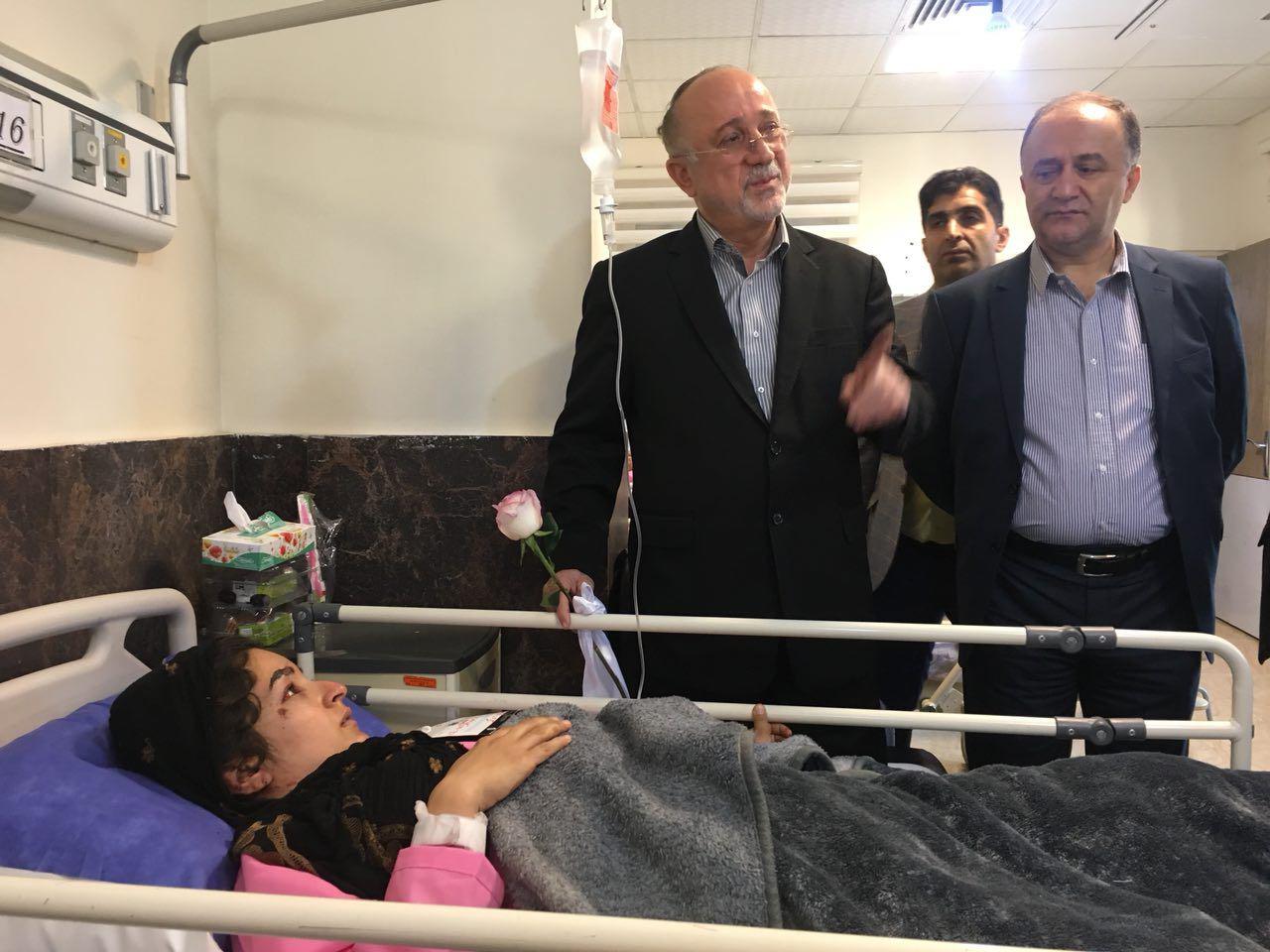 انتقال ۳۱ آسیب دیده زلزله کرمانشاه به کرج؛ بازدید استاندار از بیماران در بیمارستان شهید مدنی