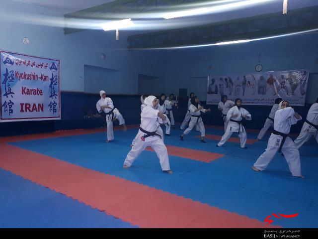 کلاس استاژ کاراته بانوان شهرستان خرم آباد برگزارشد + تصاویر
