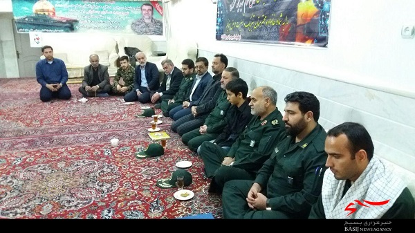 دیدار نماینده فرمانده کل سپاه پاسداران با خانواده شهید «مجید عسکری» در قم+ تصاویر