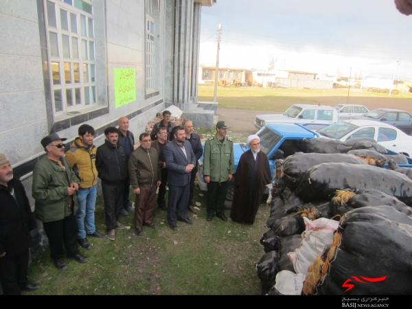 کمک‌های داوطلبانه مردم روستای مرنی نمین به زلزله‌زدگان استان کرمانشاه ارسال شد