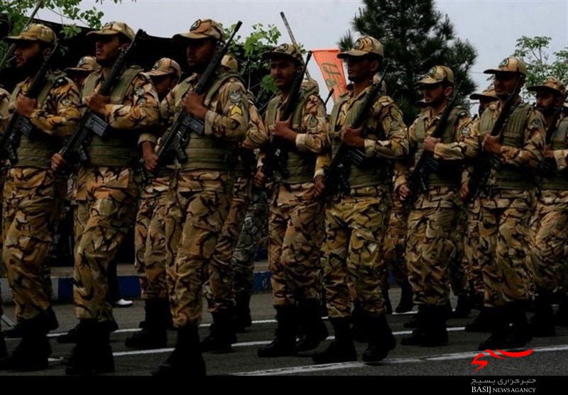 رژه روز ارتش در کرج برگزار شد