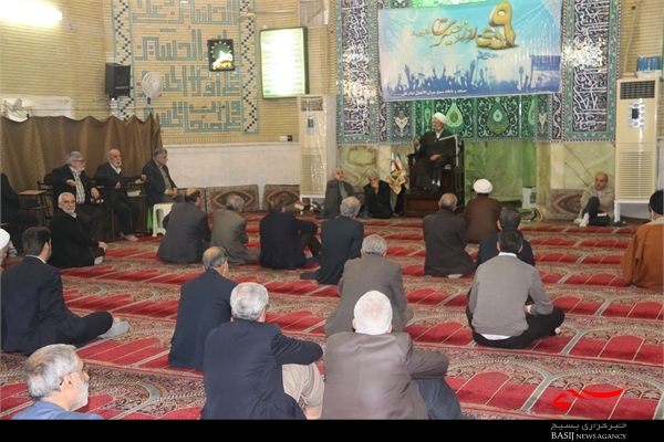 برگزاری نشست بصیرتی با حضور دبیر سیاسی هفته نامه «پرتو» در مسجد امام علی (ع) قم