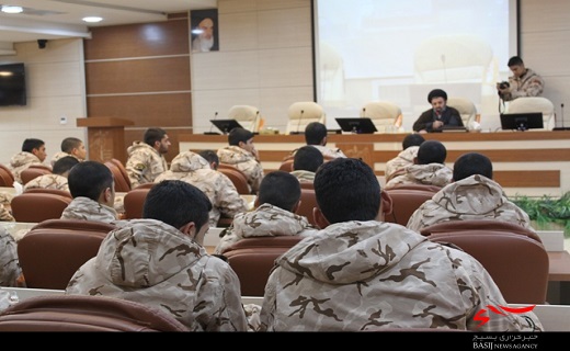 جلسه پرسش و پاسخ مسئول نمایندگی ولی فقیه در سپاه قائم آل محمد (عج) استان سمنان با سربازان+تصاویر