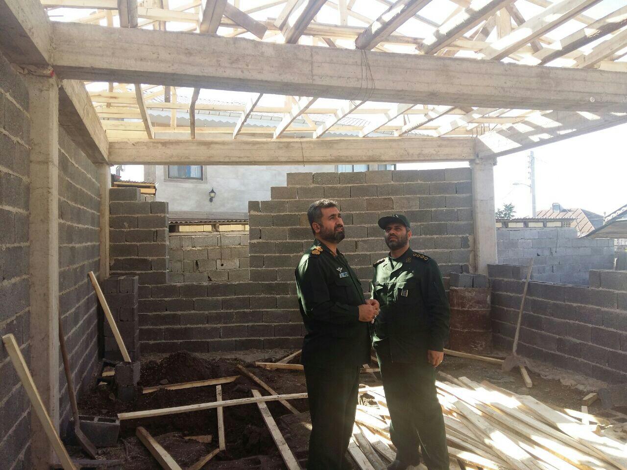 بازدید فرمانده سپاه ناحیه مقداد از واحد های در حال ساخت مسکن محرومین+تصاویر