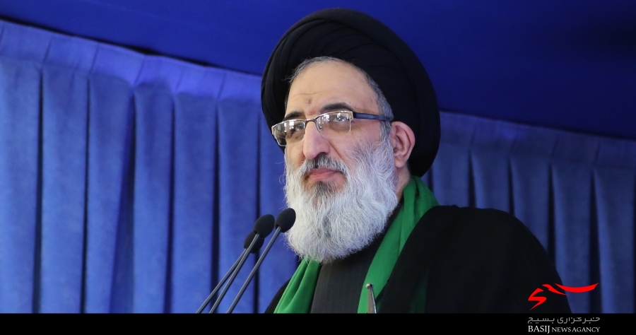 طراحی جدید دشمن تخریب و هجمه به رهبر انقلاب اسلامی است