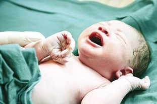 ثبت نخستین سند در صدمین سال تأسیس سازمان ثبت احوال به نام نوزاد قمی
