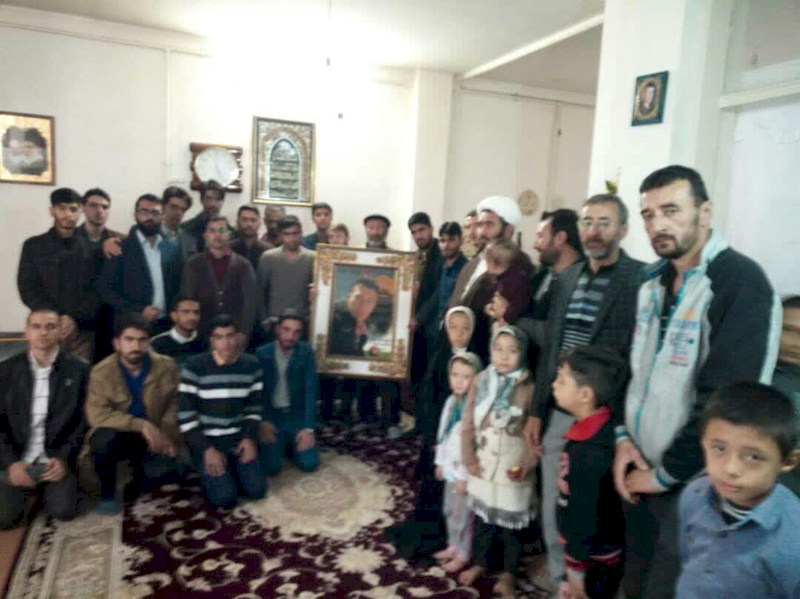 دانشجویان بسیجی دانشکده علوم قرآنی شیراز با خانواده شهید مدافع حرم تیپ فاطمیون دیدار کردند