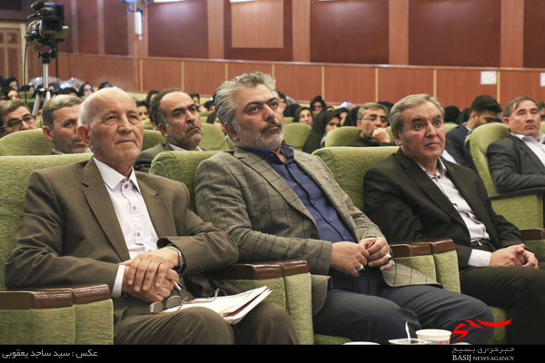 معلمان برگزیده استان اردبیل تجلیل شدند