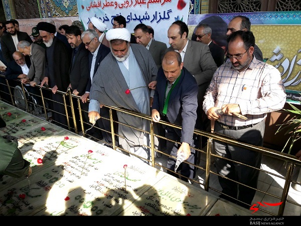 تصاویر/ حضور کارکنان بسیجی پایگاه الغدیر قم در مراسم غبارروبی مزار شهدای سوم خرداد