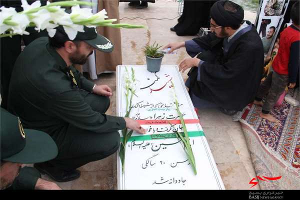 تصاویر/ غبارروبی مزار شهید «مبارک» روز سوم خرداد در پردیسان قم