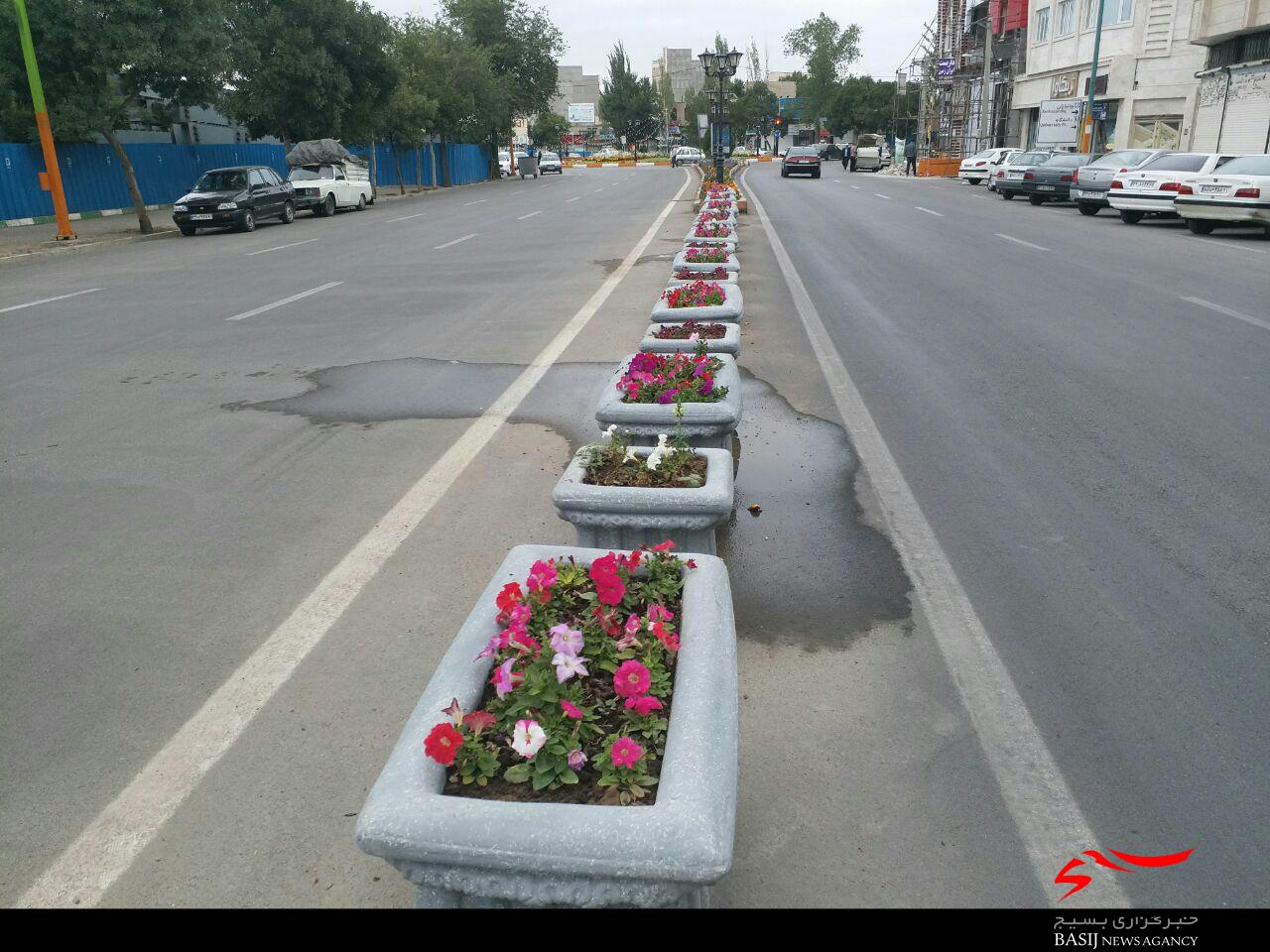 نصب بیش از ۳۰۰ فلاور باکس‌های گل در سطح شهر