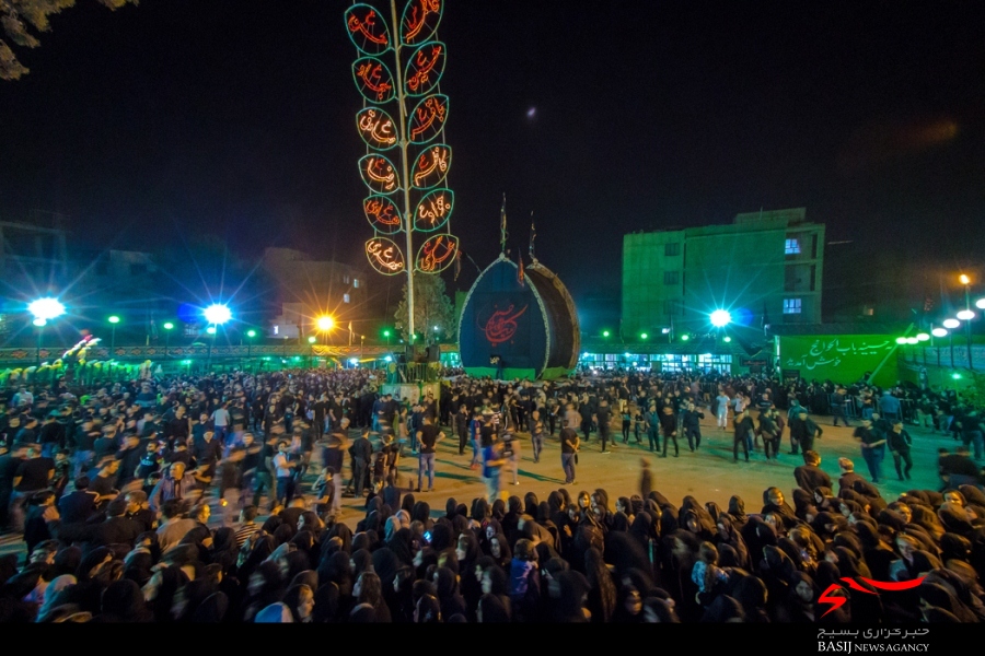 آئین دیرینه نخل گردانی یزدی‌های مقیم کرج در شب عاشورا حسینی
