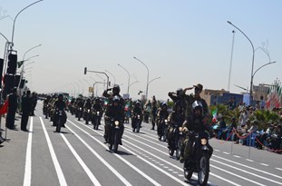 رژه اقتدار نیرو‌های مسلح در قم