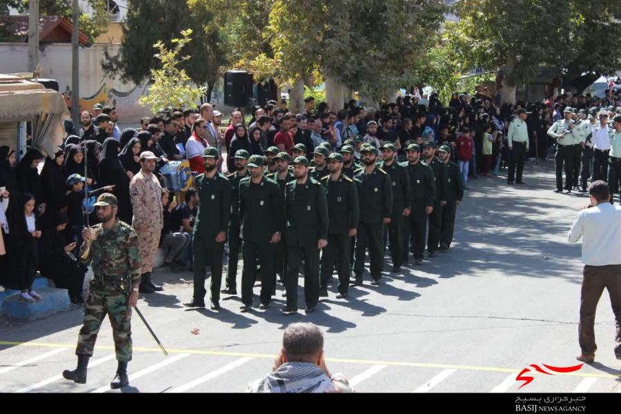 مراسم رژه نیرو‌های مسلح در شهرستان نظرآباد برگزار شد+تصاویر