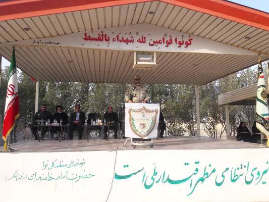 صبحگاه مشترک یگانهای نظامی و انتظامی در دهلران برگزار شد