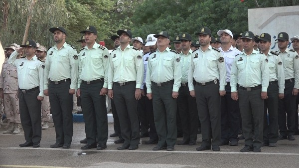 صبحگاه مشترک یگانهای نظامی و انتظامی در دهلران برگزار شد